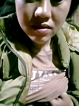 Snapshot of hasaki001 chatting on March 2026 05:52:01 PM hasaki001 online show from March 2026 05:52:01 PM