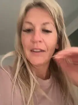 AtomBlondy online show from June 2026 05:18:01 AM