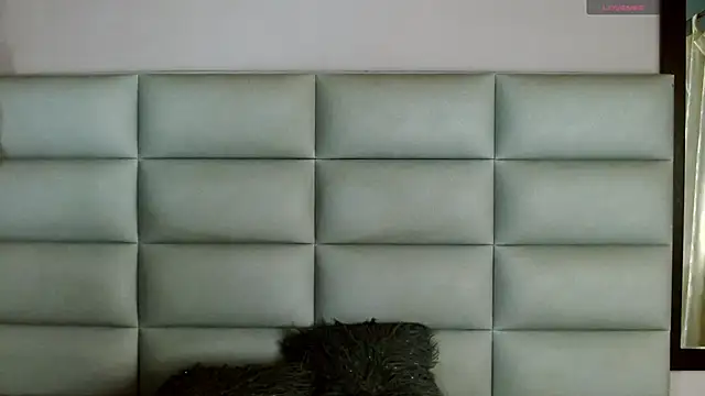 miss-zoe1 online show from March 2026 01:58:01 PM