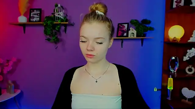 Snapshot of maddy_moah chatting on April 2026 05:44:02 AM maddy moah online show from April 2026 05:44:02 AM
