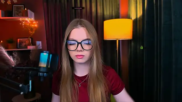 Snapshot of maddy_moah chatting on April 2026 04:59:01 AM maddy moah online show from April 2026 04:59:01 AM
