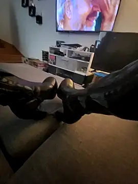 Snapshot of bootslove1 chatting on April 2026 09:51:02 AM bootslove1 online show from April 2026 09:51:02 AM