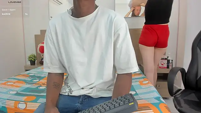 Ebony N Blonde online show from May 2026 08:58:02 PM
