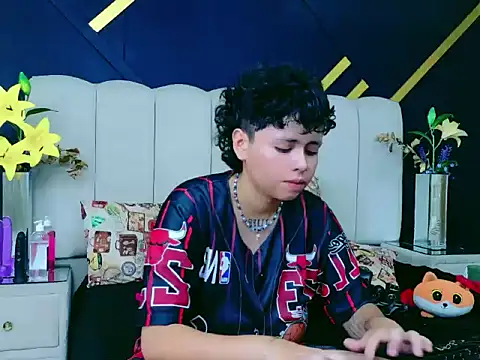 NikiEvanz online show from April 2026 02:27:02 AM