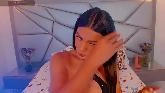 tiifannysexyhot online show from April 2026 06:10:01 PM