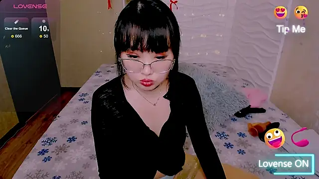 Akiko Yun online show from March 2026 11:48:02 AM