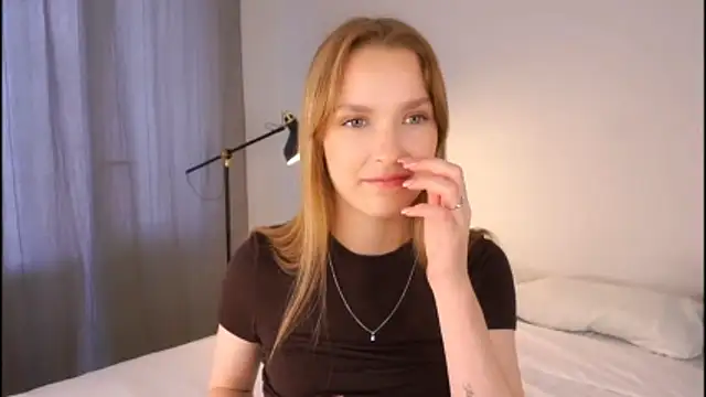 Snapshot of HellenSlavis chatting on April 2026 07:14:01 AM HellenSlavis online show from April 2026 07:14:01 AM