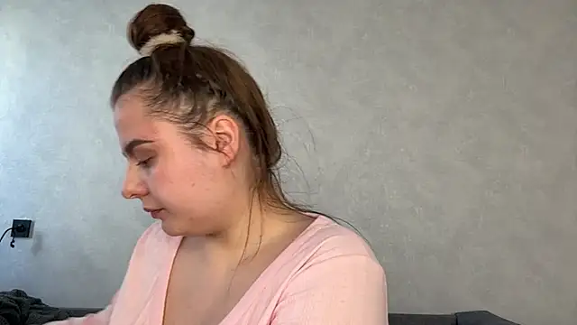 Ellaizatelly online show from May 2026 12:22:02 PM