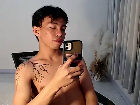 Snapshot of hottasianboy chatting on August 2026 03:27:02 PM hottasianboy online show from August 2026 03:27:02 PM