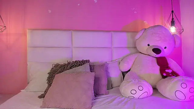 KarolyneLune online show from April 2026 07:49:01 PM