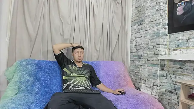 NoahAndBunny online show from May 2026 02:45:01 PM