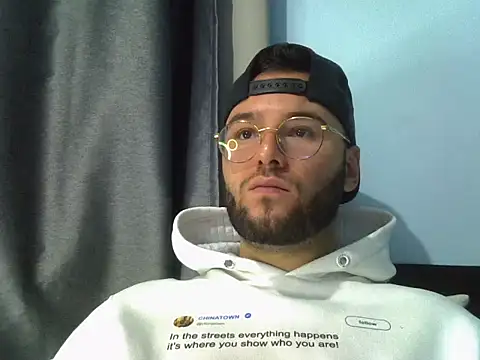 piazaocwb23 online show from April 2026 04:01:01 PM