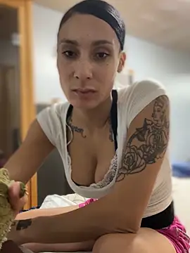 Snapshot of FerrariFrench chatting on October 2025 03:48:01 AM FerrariFrench online show from October 2025 03:48:01 AM