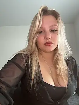 Snapshot of bettyloveu chatting on June 2026 04:15:01 AM bettyloveu online show from June 2026 04:15:01 AM