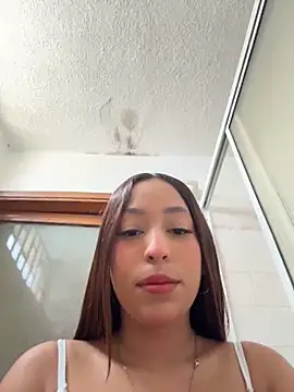 MiaCamille  online show from May 2026 06:39:01 PM