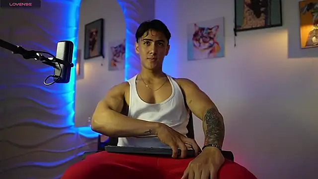 Tayler Cross  online show from March 2026 02:12:02 PM