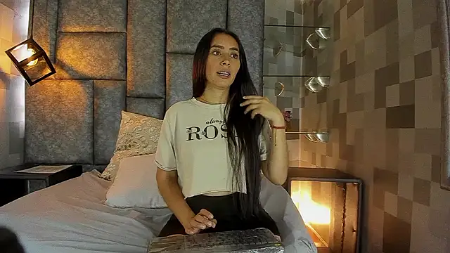 Escarleth Fox online show from March 2026 05:27:01 PM