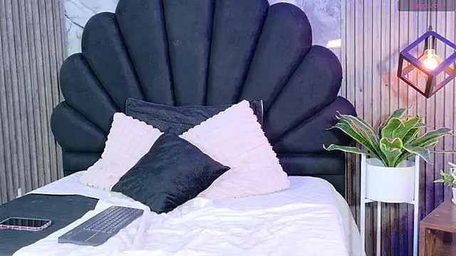  charlotte quee  online show from May 2026 01:29:02 PM