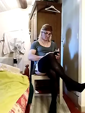 Snapshot of stephie83 chatting on April 2026 03:42:02 PM stephie83 online show from April 2026 03:42:02 PM