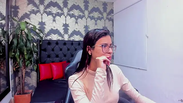 Snapshot of Emily_Lopera chatting on April 2026 02:45:02 PM Emily Lopera online show from April 2026 02:45:02 PM