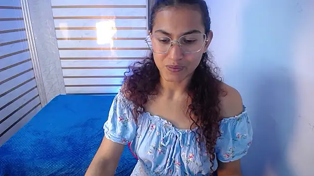 kiara valmont online show from March 2026 10:15:01 PM