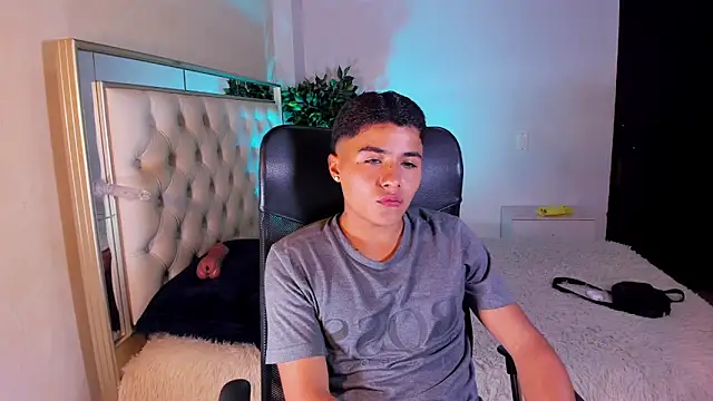 Liam Dustin online show from June 2026 08:59:02 PM