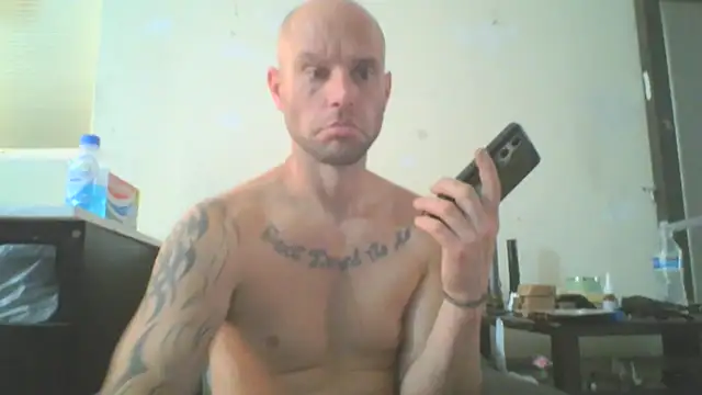 Snapshot of CaptCraker chatting on March 2026 10:46:01 PM CaptCraker online show from March 2026 10:46:01 PM