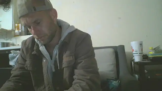 Snapshot of CaptCraker chatting on March 2026 07:58:01 AM CaptCraker online show from March 2026 07:58:01 AM