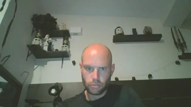 Snapshot of CaptCraker chatting on April 2026 02:01:01 AM CaptCraker online show from April 2026 02:01:01 AM