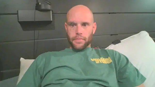 Snapshot of CaptCraker chatting on April 2026 11:46:01 PM CaptCraker online show from April 2026 11:46:01 PM