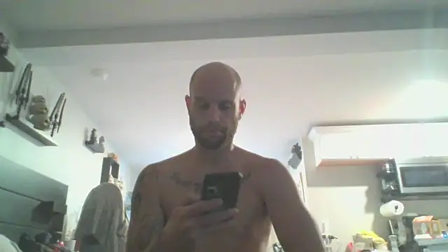 Snapshot of CaptCraker chatting on April 2026 09:12:02 PM CaptCraker online show from April 2026 09:12:02 PM