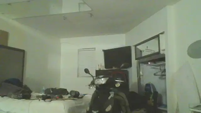 Snapshot of CaptCraker chatting on April 2026 06:03:01 AM CaptCraker online show from April 2026 06:03:01 AM