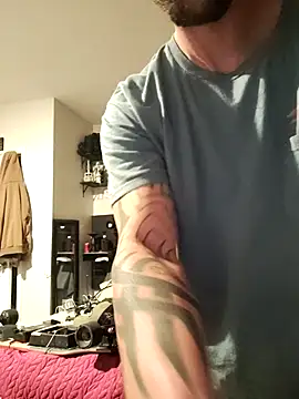 Snapshot of CaptCraker chatting on April 2026 10:24:01 AM CaptCraker online show from April 2026 10:24:01 AM