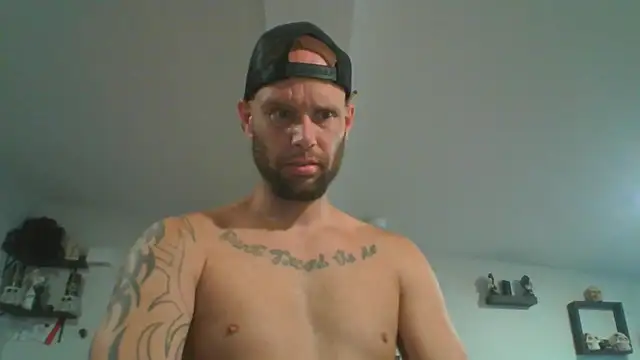 Snapshot of CaptCraker chatting on April 2026 09:54:01 PM CaptCraker online show from April 2026 09:54:01 PM