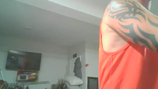 Snapshot of CaptCraker chatting on May 2026 05:15:02 AM CaptCraker online show from May 2026 05:15:02 AM