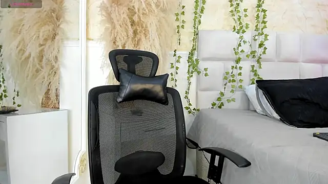 AlondraSoomer online show from June 2026 06:03:01 AM