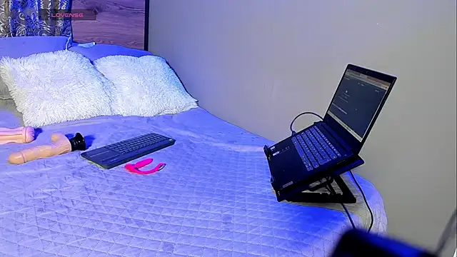 Snapshot of Enzoo98_ chatting on March 2026 01:11:01 AM Enzoo98 online show from March 2026 01:11:01 AM