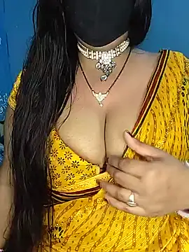 Snapshot of Miss_roohi chatting on July 2026 06:01:01 AM Miss roohi online show from July 2026 06:01:01 AM