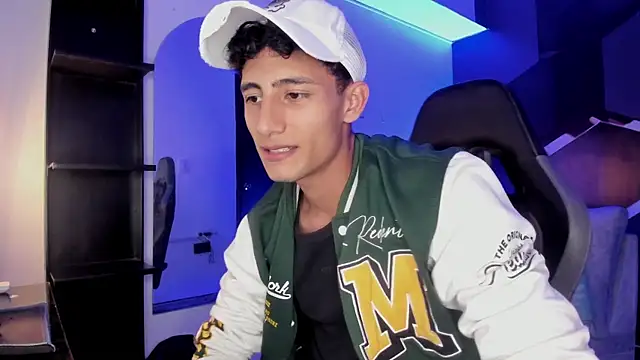 MaxiimoRomano  online show from August 2026 07:27:01 PM