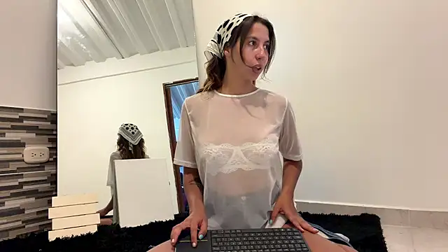 Snapshot of Julieta_Jol chatting on April 2026 02:07:02 PM Julieta Jol online show from April 2026 02:07:02 PM