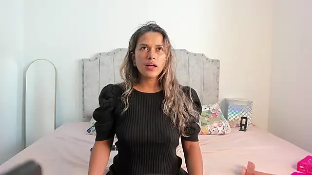 Snapshot of camila_borbon_ chatting on May 2026 02:33:01 PM camila borbon online show from May 2026 02:33:01 PM