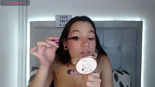 Kloe  watson online show from April 2026 07:04:01 PM