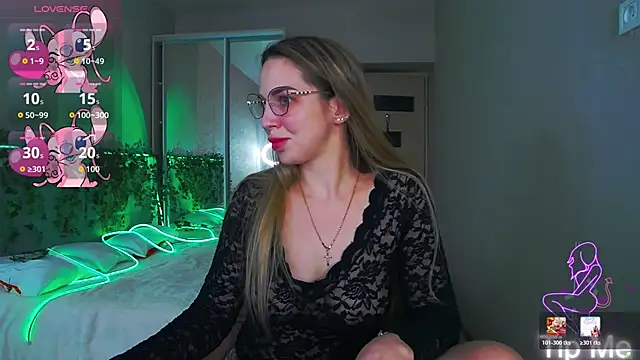 Alexandracandy online show from May 2026 07:41:01 PM