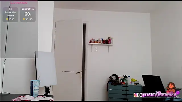 Snapshot of CinnamonRosa chatting on April 2026 09:23:01 PM CinnamonRosa online show from April 2026 09:23:01 PM