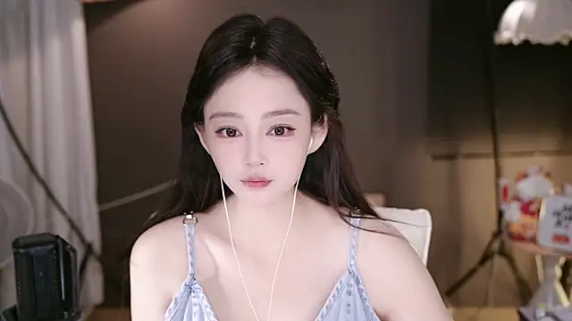 Anne-w online show from May 2026 11:18:01 AM