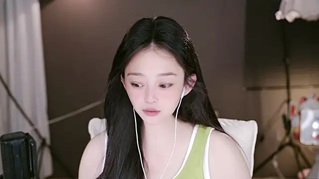 Anne-w online show from June 2026 11:27:02 AM