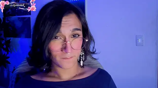 Zoee Kiss  online show from May 2026 04:32:01 AM