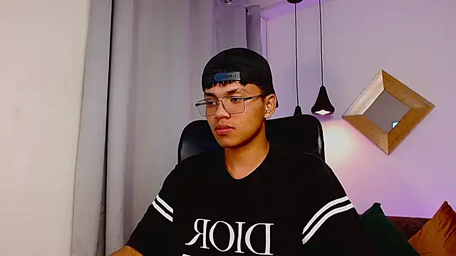 Snapshot of thiagosterling chatting on April 2026 11:43:01 PM thiagosterling online show from April 2026 11:43:01 PM
