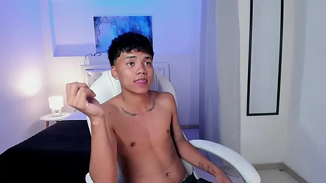 Snapshot of thiagosterling chatting on April 2026 11:52:02 PM thiagosterling online show from April 2026 11:52:02 PM
