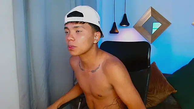 Snapshot of thiagosterling chatting on April 2026 11:47:02 PM thiagosterling online show from April 2026 11:47:02 PM